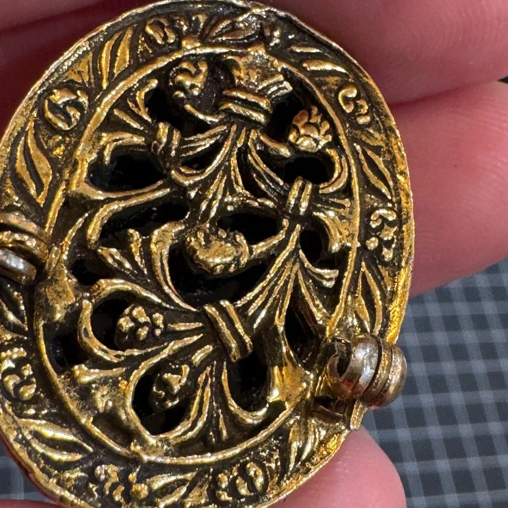 Vintage Ornate Cameo Brooch Faux Pearl Gold Tone Victorian Style Fleur de Lis